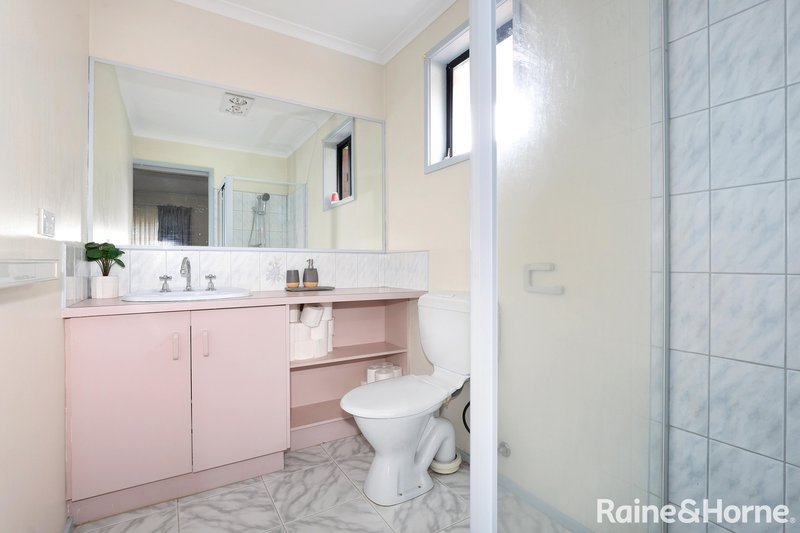 Photo - 10 Nixon Court, Roxburgh Park VIC 3064 - Image 7