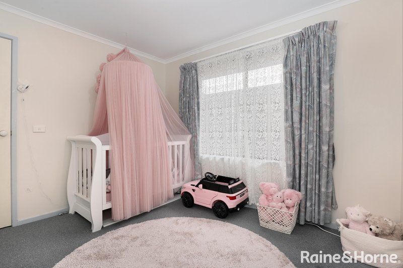 Photo - 10 Nixon Court, Roxburgh Park VIC 3064 - Image 8