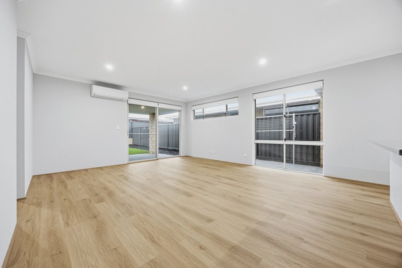 Photo - 10 Norfolk Avenue, Port Kennedy WA 6172 - Image 3