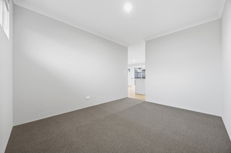Photo - 10 Norfolk Avenue, Port Kennedy WA 6172 - Image 5
