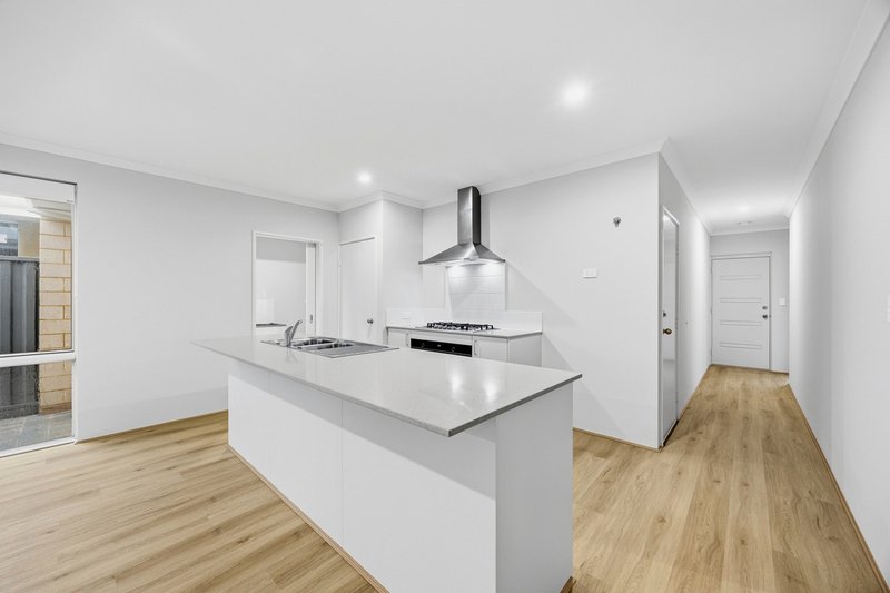 Photo - 10 Norfolk Avenue, Port Kennedy WA 6172 - Image 7