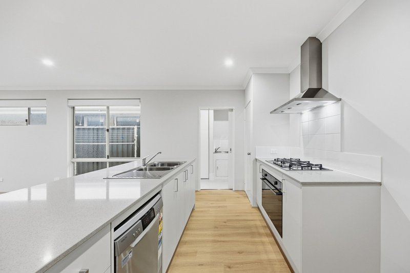 Photo - 10 Norfolk Avenue, Port Kennedy WA 6172 - Image 8