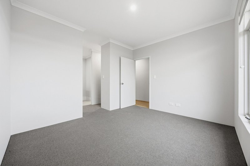 Photo - 10 Norfolk Avenue, Port Kennedy WA 6172 - Image 12