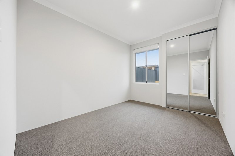 Photo - 10 Norfolk Avenue, Port Kennedy WA 6172 - Image 14