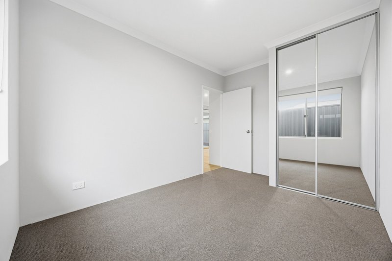 Photo - 10 Norfolk Avenue, Port Kennedy WA 6172 - Image 16