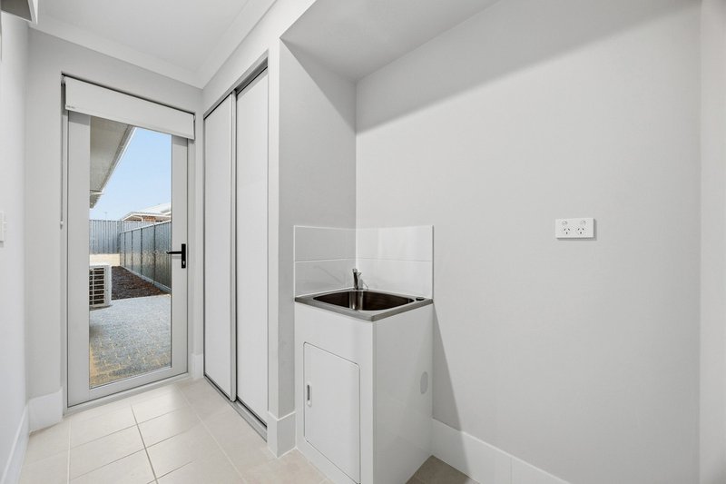 Photo - 10 Norfolk Avenue, Port Kennedy WA 6172 - Image 18