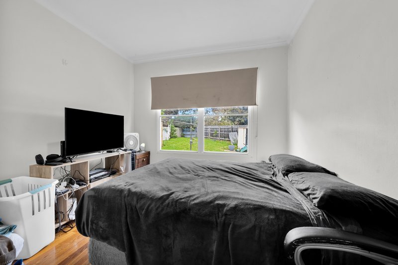 Photo - 10 Norfolk Crescent, Frankston North VIC 3200 - Image 6