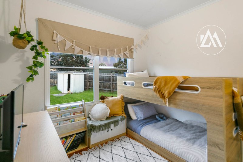 Photo - 10 Norfolk Crescent, Frankston North VIC 3200 - Image 11