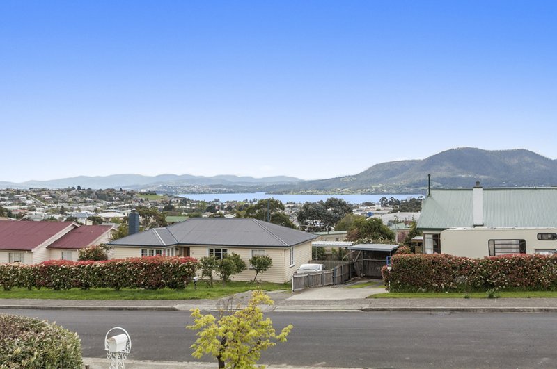 Photo - 10 Norman Circle, Glenorchy TAS 7010 - Image 2