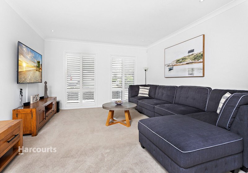 Photo - 10 Norman Clark Crescent, Horsley NSW 2530 - Image 3