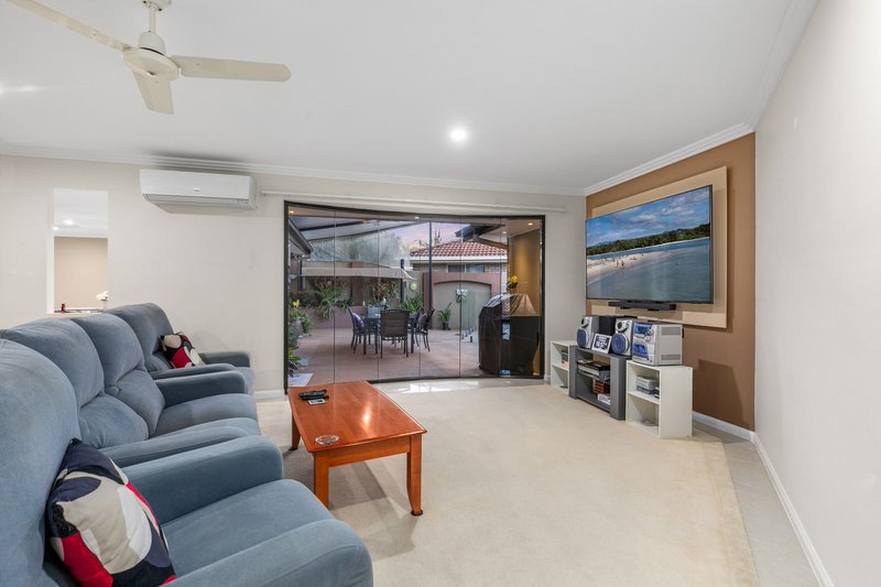 Photo - 10 Northlakes Drive, Elanora QLD 4221 - Image 7