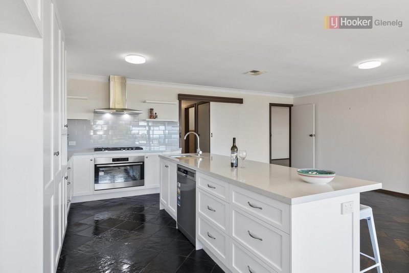 Photo - 10 Nungamoora Street, Hallett Cove SA 5158 - Image 7