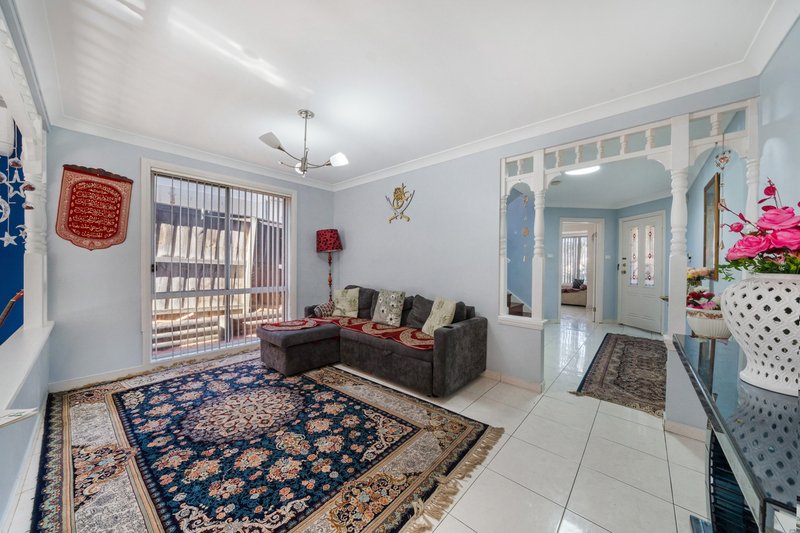 Photo - 10 Nutmeg Close, Casula NSW 2170 - Image 4