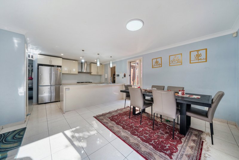 Photo - 10 Nutmeg Close, Casula NSW 2170 - Image 11