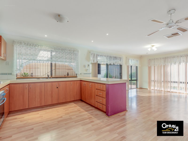 Photo - 10 Oakfield Gardens, Parmelia WA 6167 - Image 10