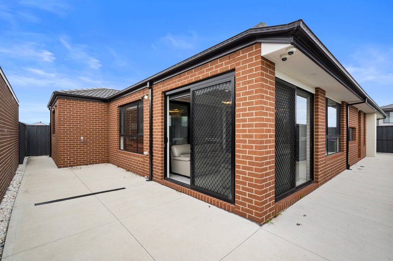 Photo - 10 Oaky Street, Donnybrook VIC 3064 - Image 16