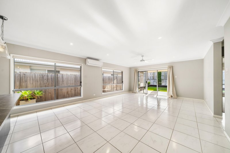 Photo - 10 Oatley Street, Mango Hill QLD 4509 - Image 4