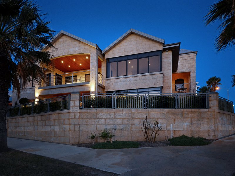 Photo - 10 Ocean Falls Boulevard, Mindarie WA 6030 - Image 2