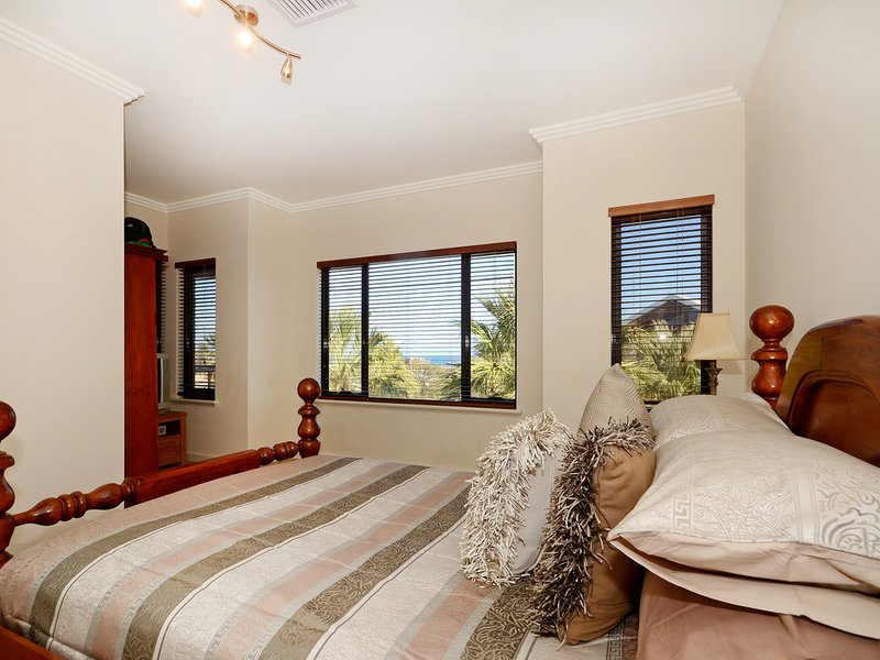 Photo - 10 Ocean Falls Boulevard, Mindarie WA 6030 - Image 25