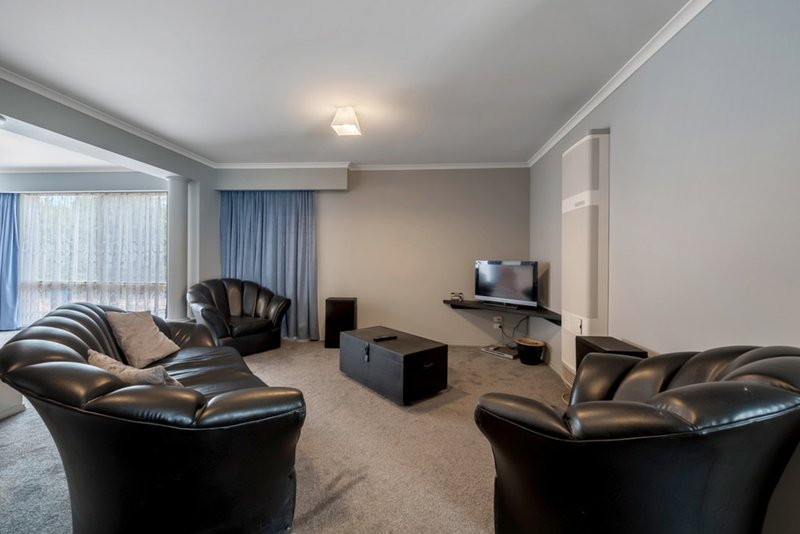 Photo - 10 Odonnell Drive, Caroline Springs VIC 3023 - Image 5