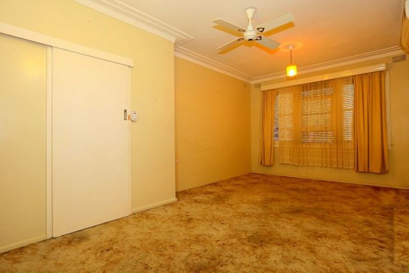 Photo - 10 Ogmore Court, Bankstown NSW 2200 - Image 2