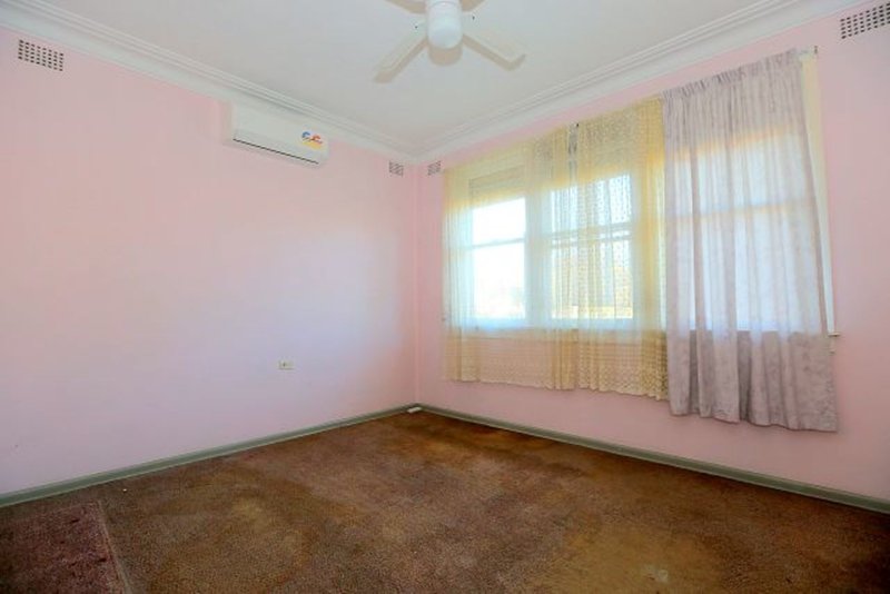 Photo - 10 Ogmore Court, Bankstown NSW 2200 - Image 7