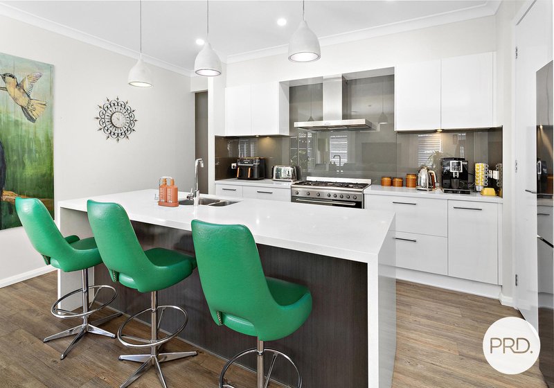 Photo - 10 Omaroo Place, Horsley NSW 2530 - Image 3