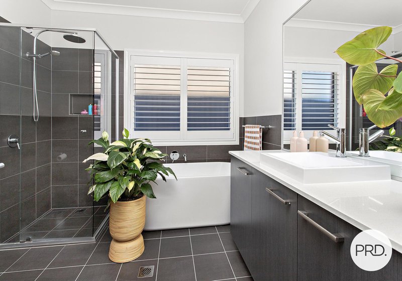 Photo - 10 Omaroo Place, Horsley NSW 2530 - Image 11