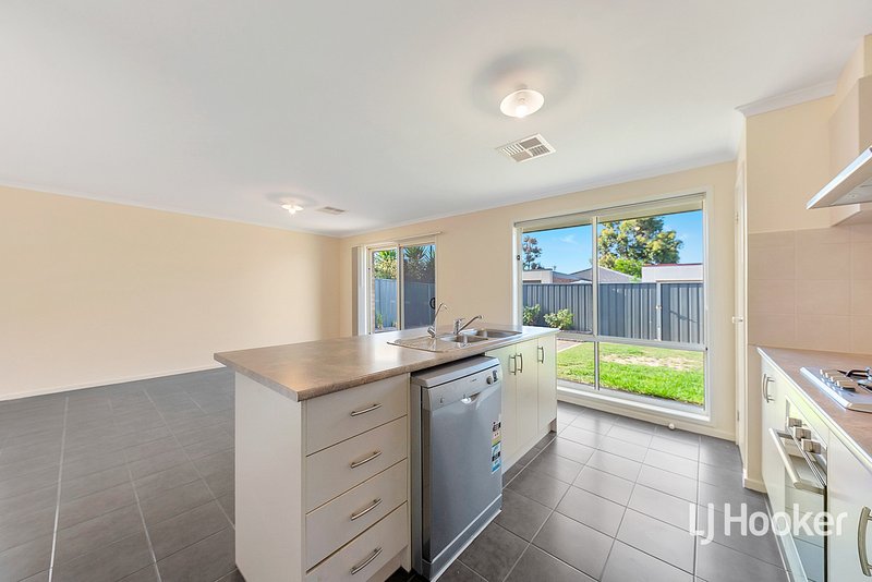Photo - 10 Oregon Avenue, Andrews Farm SA 5114 - Image 5