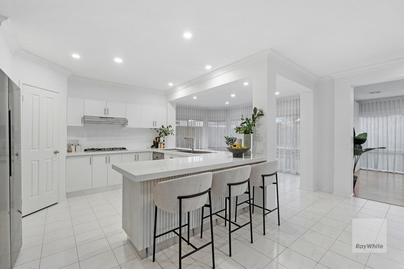 Photo - 10 Pacific Place, Taylors Lakes VIC 3038 - Image 3