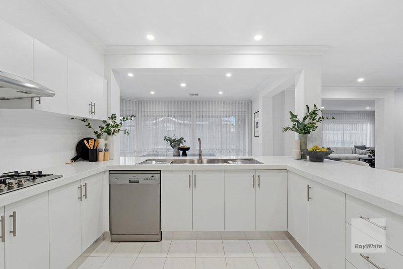 Photo - 10 Pacific Place, Taylors Lakes VIC 3038 - Image 4