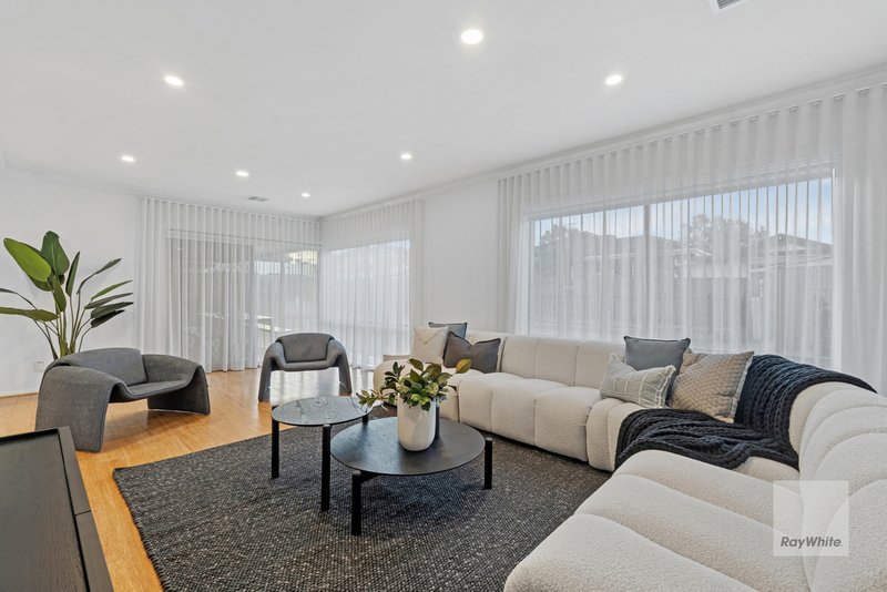 Photo - 10 Pacific Place, Taylors Lakes VIC 3038 - Image 6