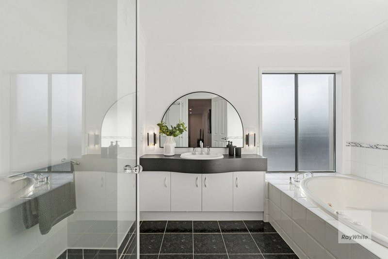 Photo - 10 Pacific Place, Taylors Lakes VIC 3038 - Image 8