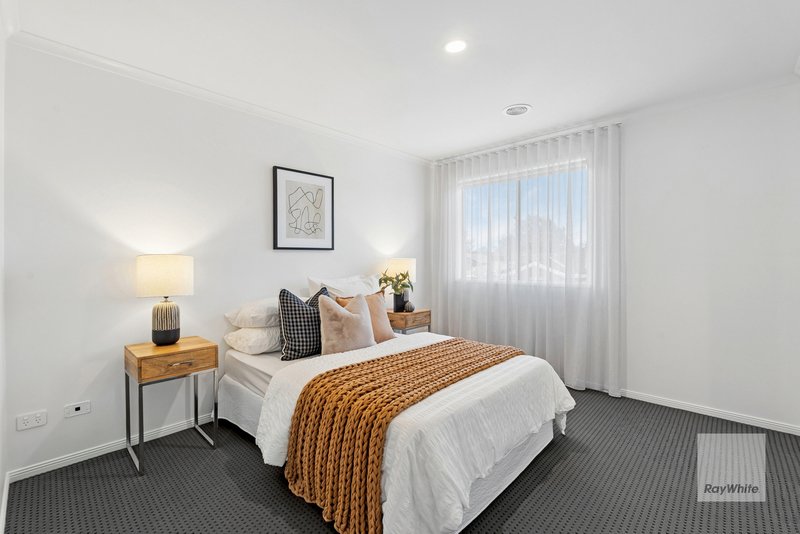 Photo - 10 Pacific Place, Taylors Lakes VIC 3038 - Image 9