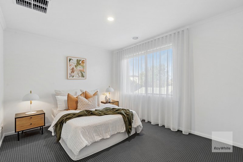 Photo - 10 Pacific Place, Taylors Lakes VIC 3038 - Image 10