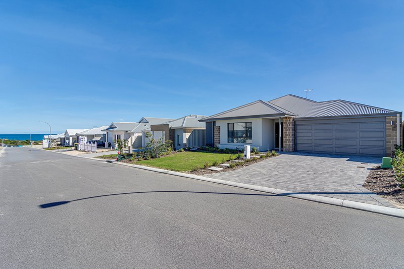 Photo - 10 Paddle Way, Yanchep WA 6035 - Image 2