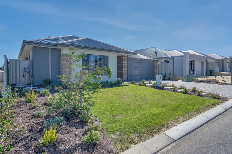 Photo - 10 Paddle Way, Yanchep WA 6035 - Image 3