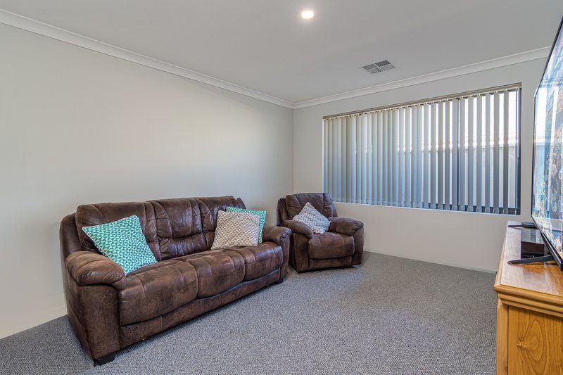 Photo - 10 Paddle Way, Yanchep WA 6035 - Image 4