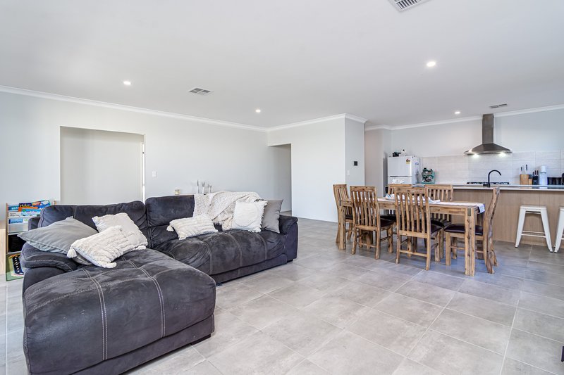 Photo - 10 Paddle Way, Yanchep WA 6035 - Image 9