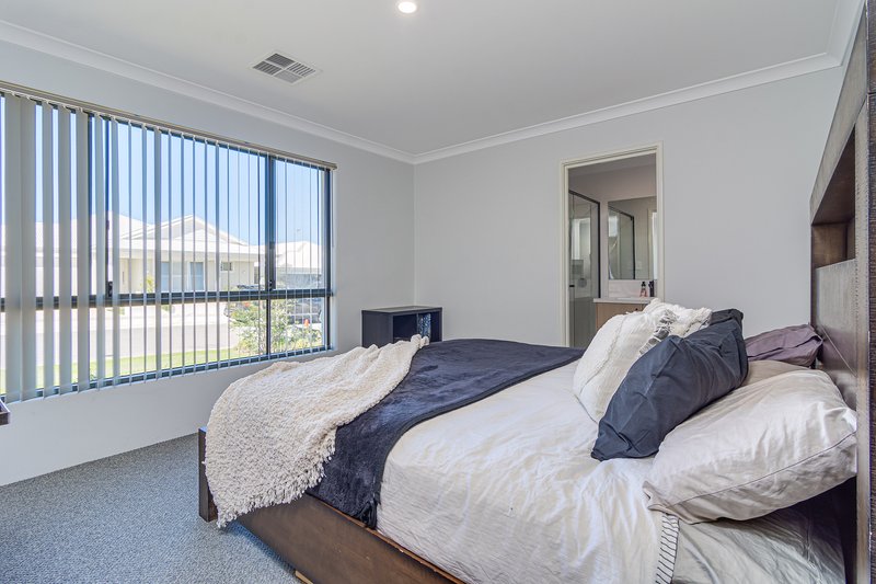 Photo - 10 Paddle Way, Yanchep WA 6035 - Image 10