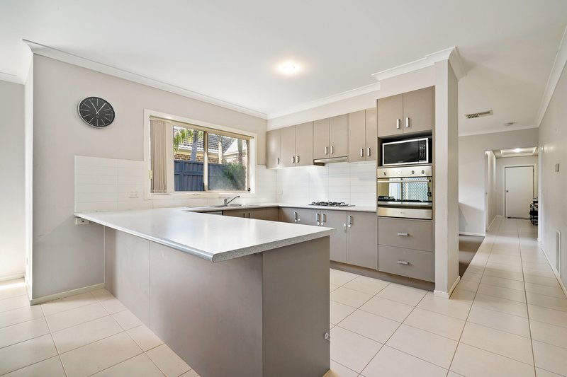 Photo - 10 Page Close, Pakenham VIC 3810 - Image 5