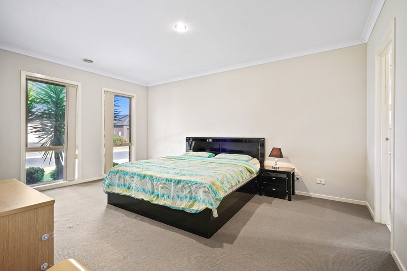 Photo - 10 Page Close, Pakenham VIC 3810 - Image 8