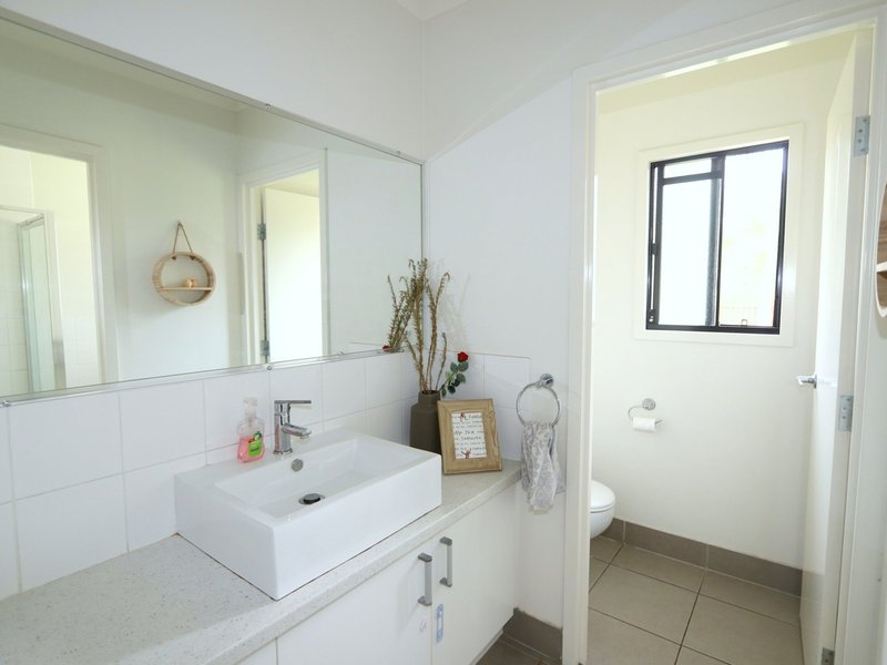 Photo - 10 Paperbark Place, Emerald QLD 4720 - Image 13