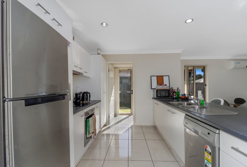 Photo - 10 Parkhill Avenue, Wondunna QLD 4655 - Image 6