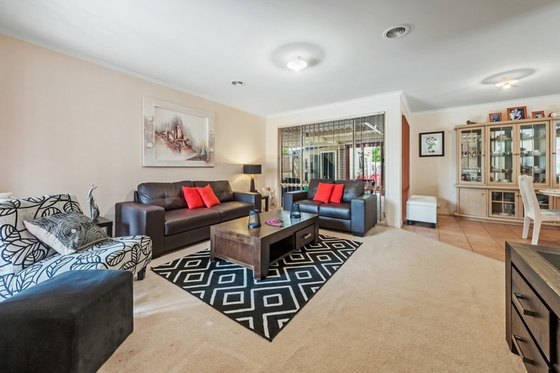 Photo - 10 Parkin Avenue, Caroline Springs VIC 3023 - Image 4