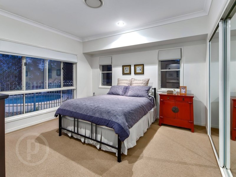 Photo - 10 Parkwood Place, Anstead QLD 4070 - Image 11