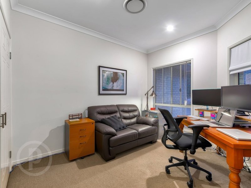 Photo - 10 Parkwood Place, Anstead QLD 4070 - Image 17