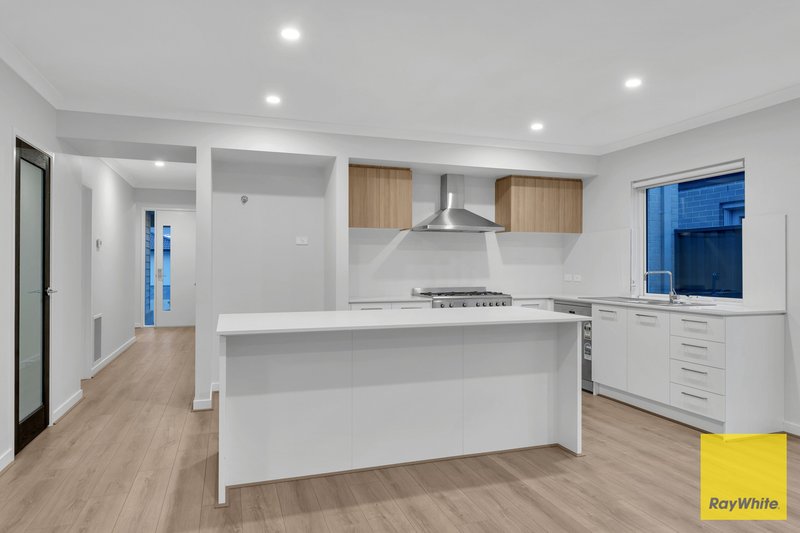 Photo - 10 Pepperidge Drive, Tarneit VIC 3029 - Image 3