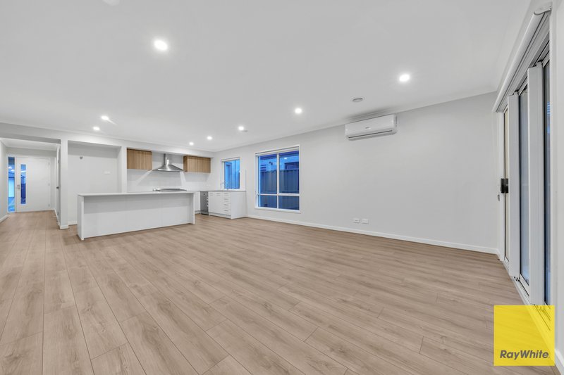Photo - 10 Pepperidge Drive, Tarneit VIC 3029 - Image 4