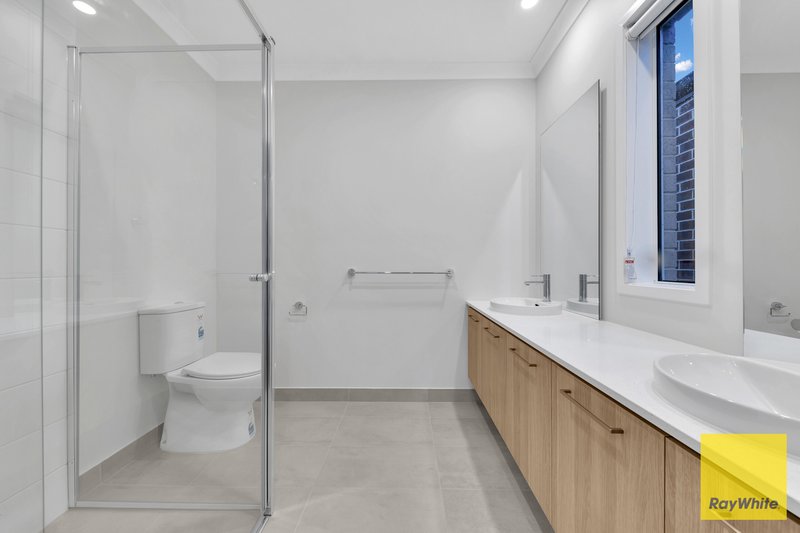 Photo - 10 Pepperidge Drive, Tarneit VIC 3029 - Image 8